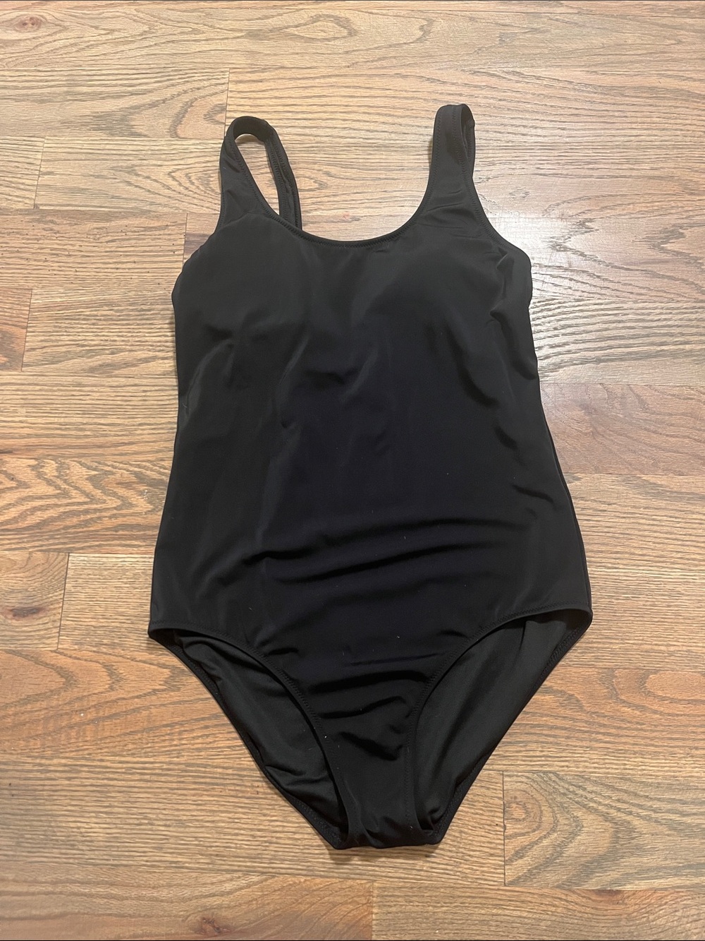 Amazon essentials women’s size S swimsuit EUC